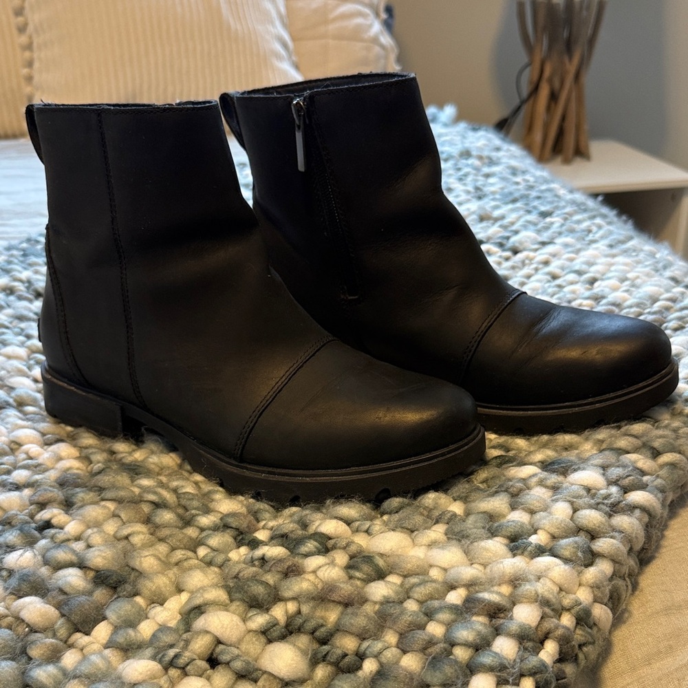 Sorel EMELIE III Black Ankle Women’s Zip Bootie NWOT Never Worn Sz10